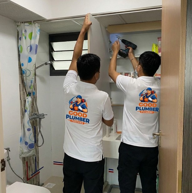 Good Plumber Puchong team performing bathroom repair